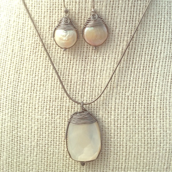 Jewelry - Kristi Zevenberg Mother of Pearl Necklace NWOT